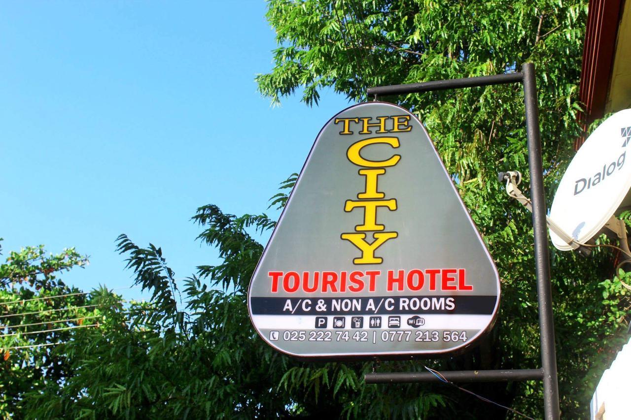 The City Tourist Hotel Anuradhapura Zewnętrze zdjęcie